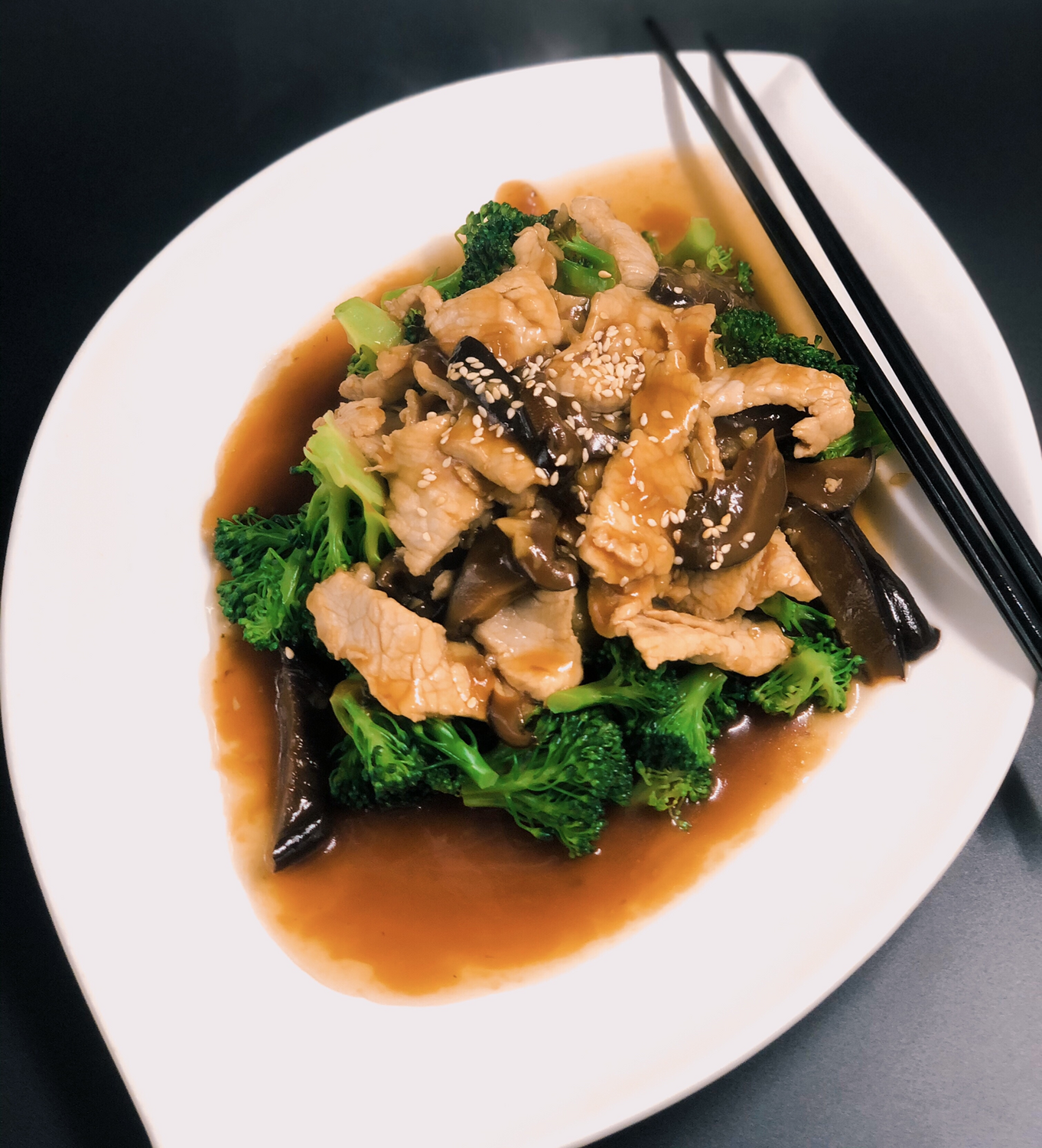 83. PORK WITH BROCOLLI & SESAME SEEDS
