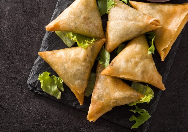 14. CHICKEN SAMOSA (6 pcs)