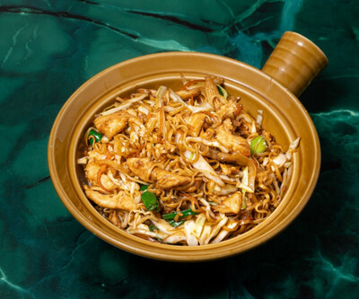 100. MIX CHOW MEIN