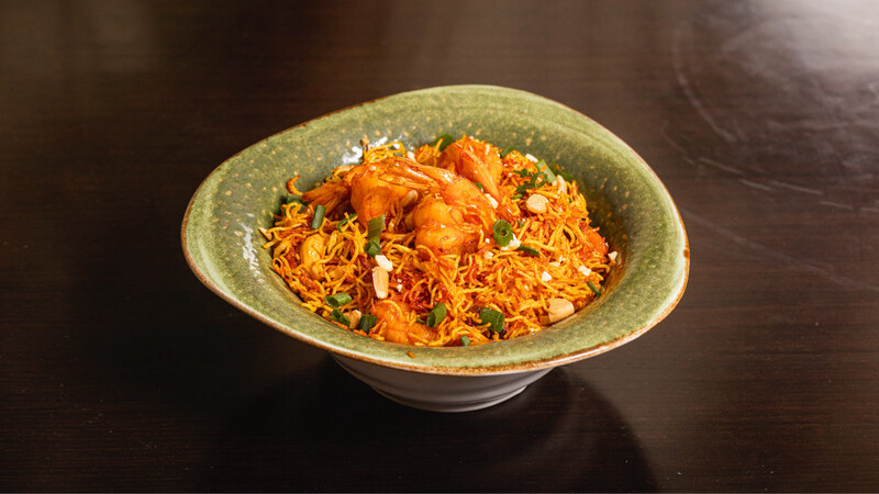 81.CRISPY SWEET RICE NOODLES WITH PRAWNS