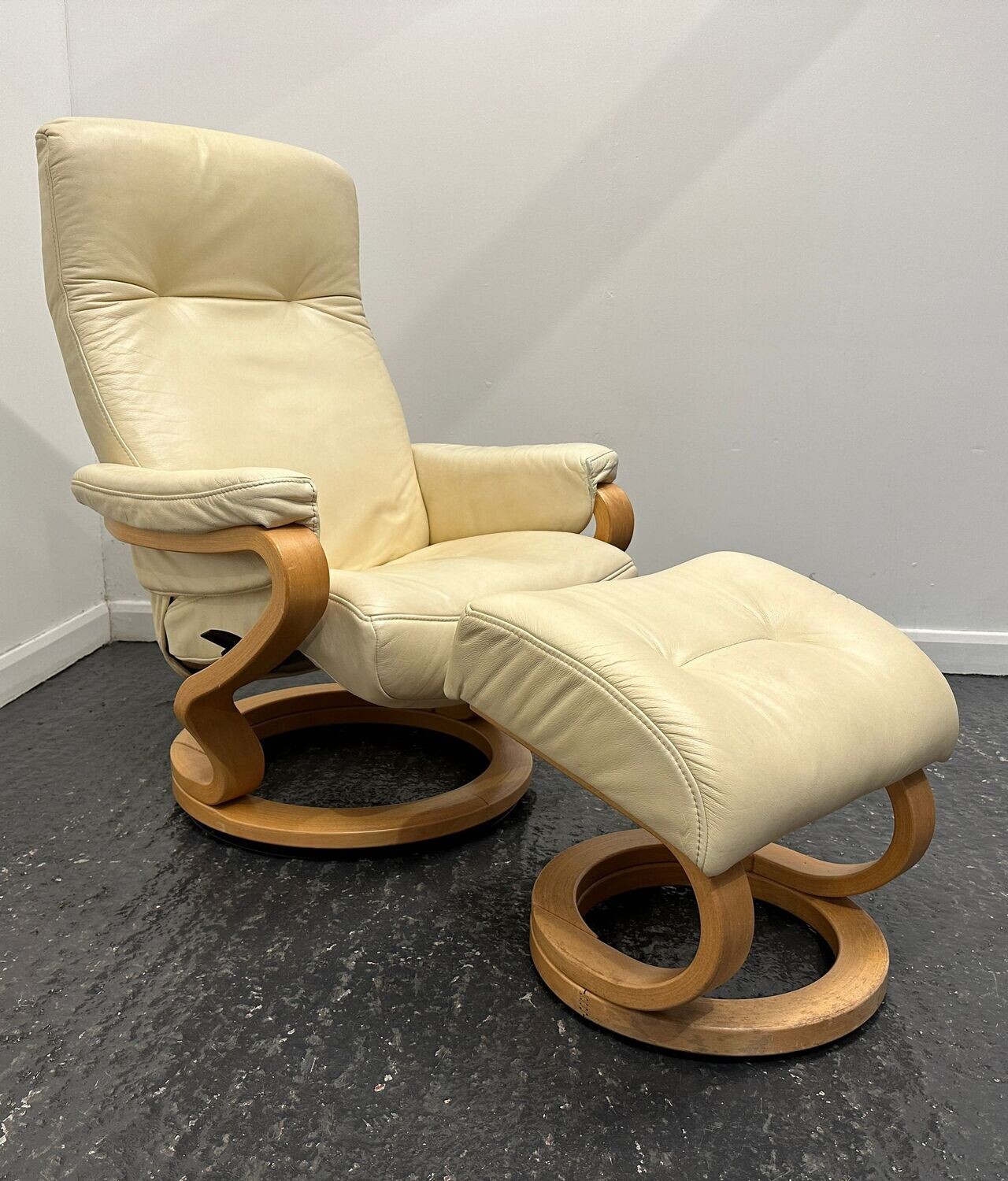 Himolla ZeroStress Leather Recliner Chair with Matching Footstool