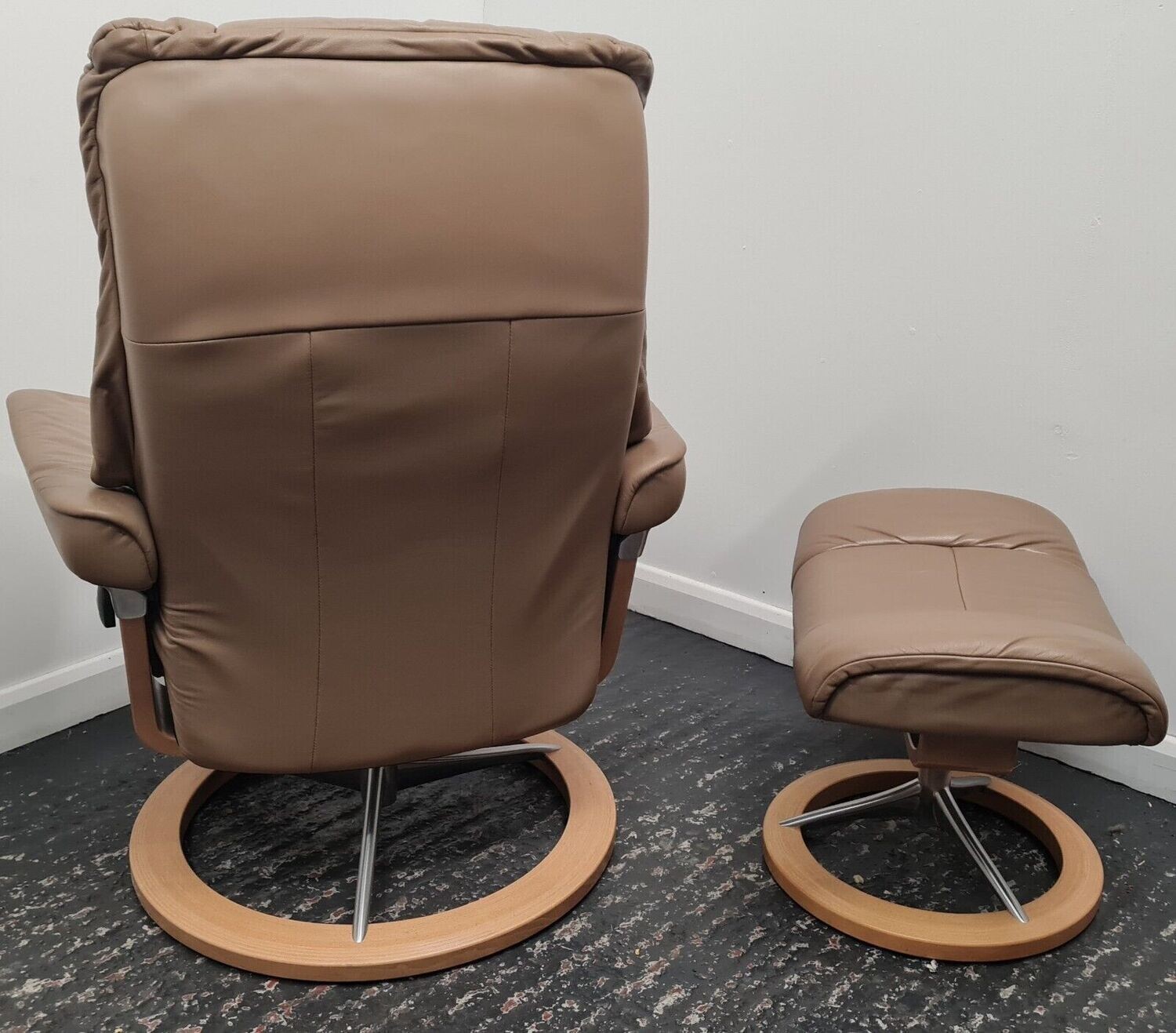 Ekornes Stressless Signature Base Leather Recliner Chair & Stool Latte