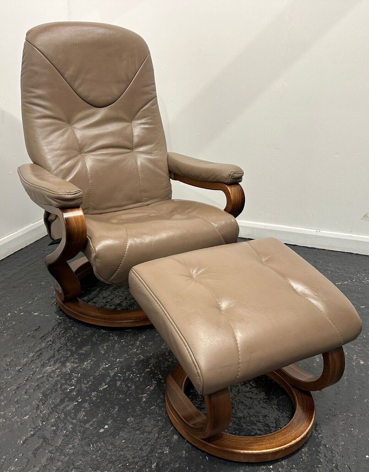 Himolla ZeroStress Leather Recliner Chair with Matching Footstool