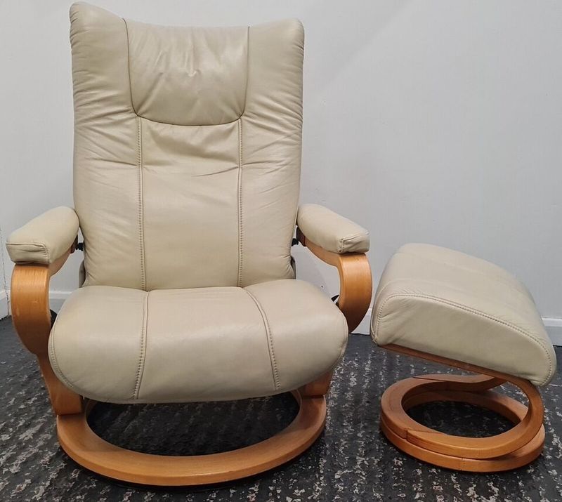Ekornes Stressless Leather Recliner Chair with Matching Footstool Cream