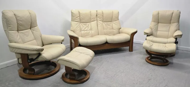 Ekornes Stressless 2 Seater Reclining Sofa &amp; 2 Reclining Chairs Cream