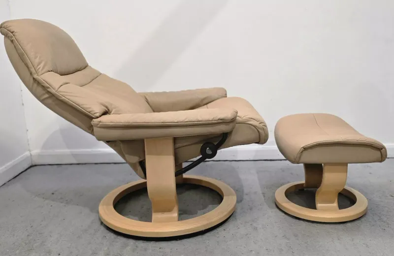 Ekornes Stressless Recliner Swivel Leather Chair Beige
