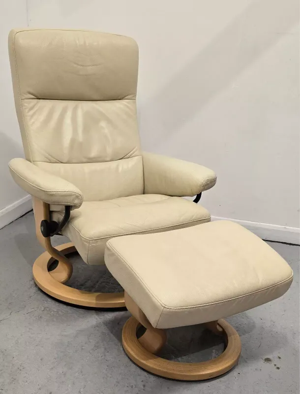 Ekornes Stressless Leather Recliner Chair &amp; Footstool Cream