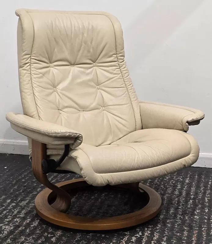 Ekornes Stressless Leather Recliner Chair Cream
