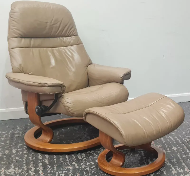 Ekornes Stressless Recliner Swivel Leather Chair Beige