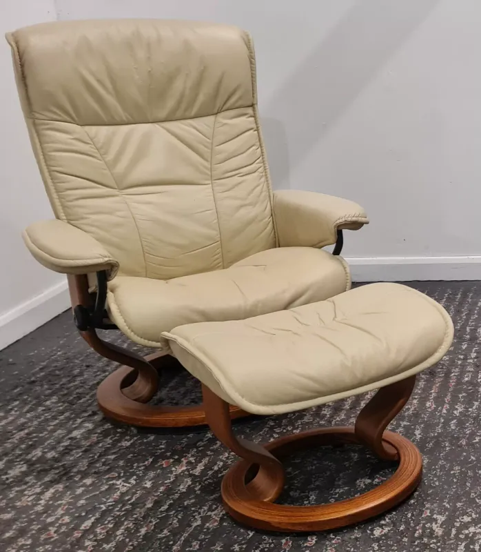 Ekornes Stressless Leather Recliner Chair &amp; Footstool Cream