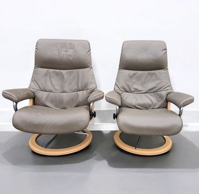 2 x Ekornes Stressless Signature Leather Swivel Recliner Chairs