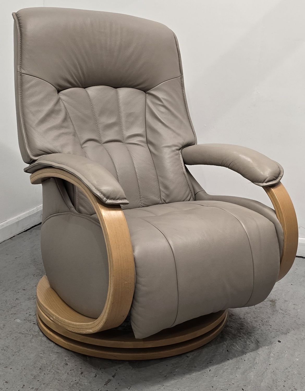 Himolla Rhine Swivel Recliner Leather Chair Integral Footrest