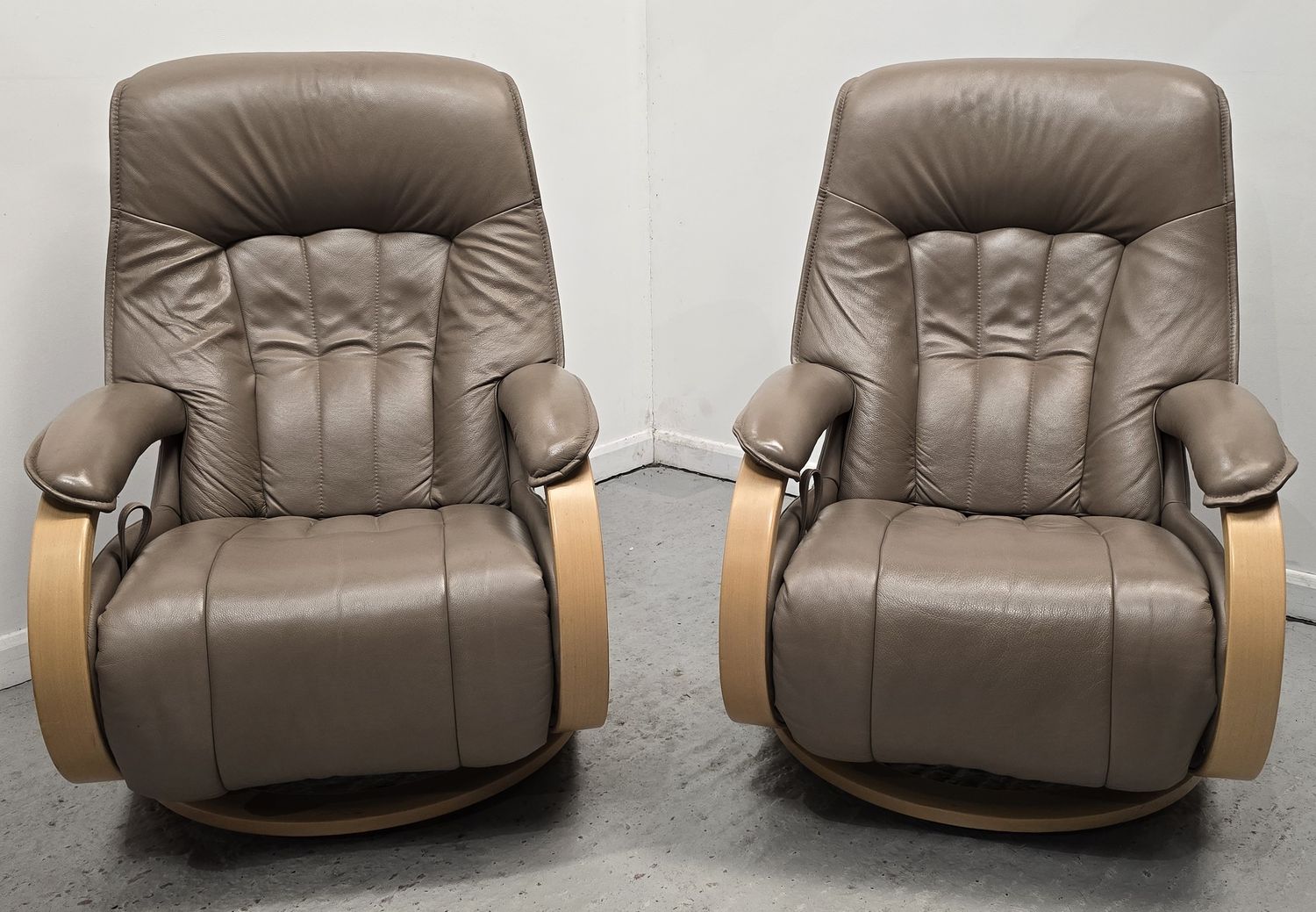 Himolla Rhine Swivel Recliner Leather Chairs With Integral Footrests