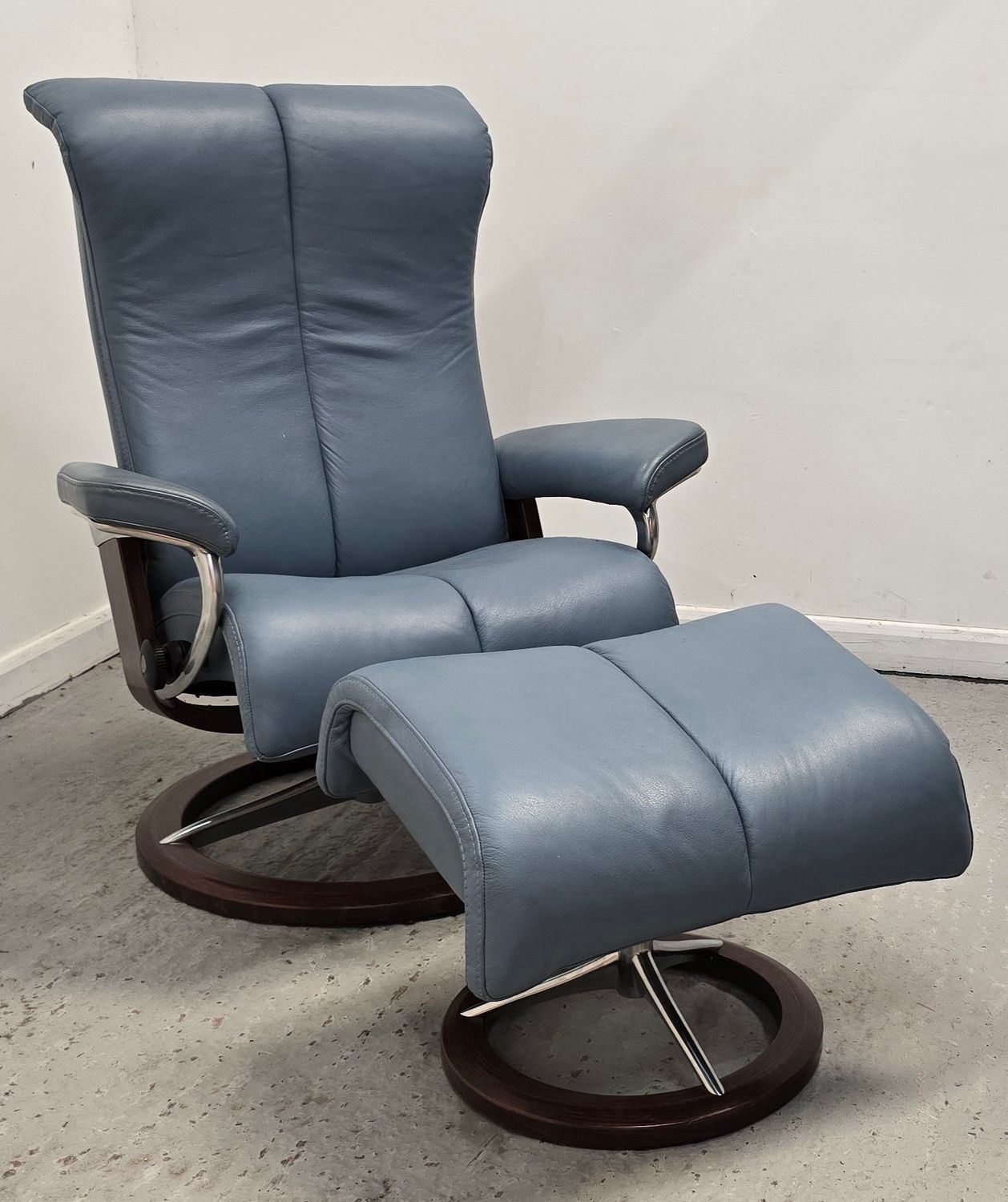 Ekornes Stressless Signature Base Leather Recliner Chair &amp; Stool