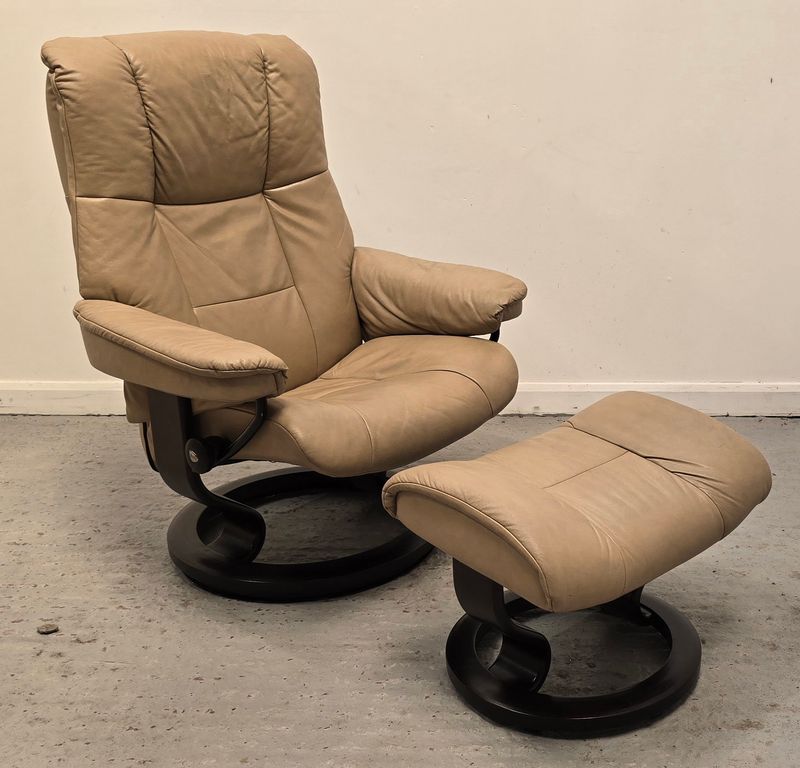 Ekornes Stressless Mayfair Leather Recliner Chair and Footstool
