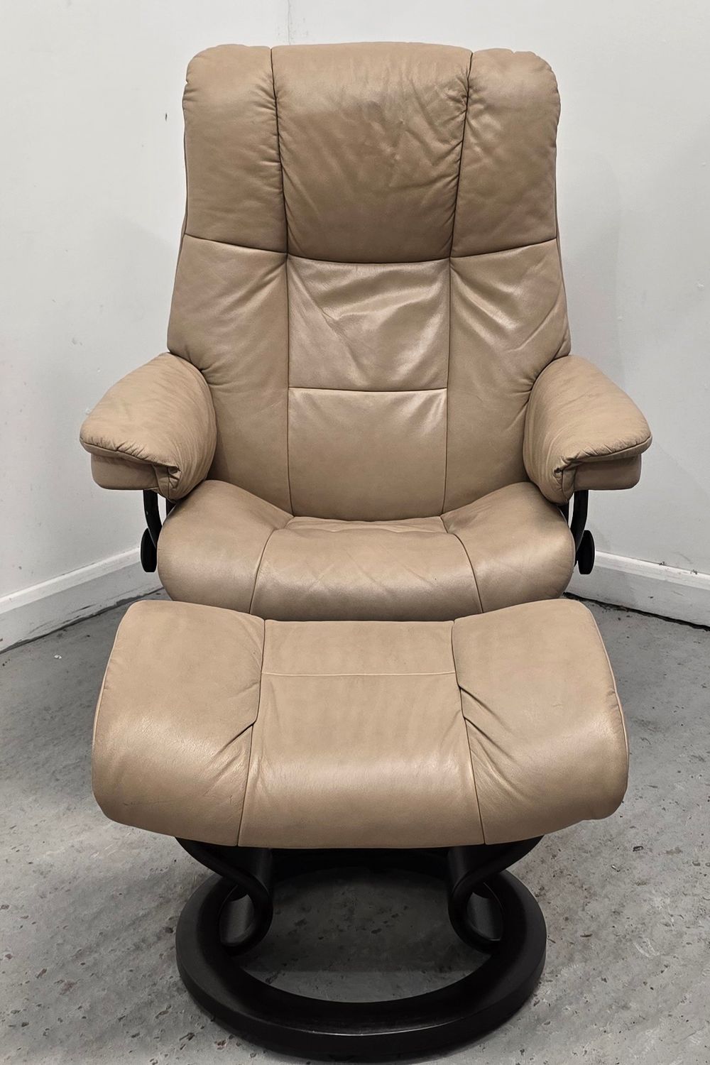 Ekornes Stressless Mayfair Leather Recliner Chair and Footstool