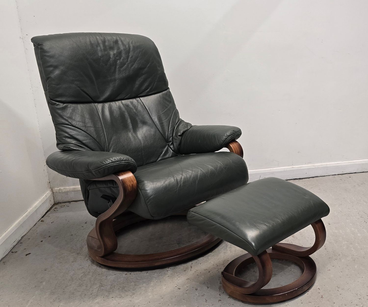 Himolla Recliner Chair With Footstool Green