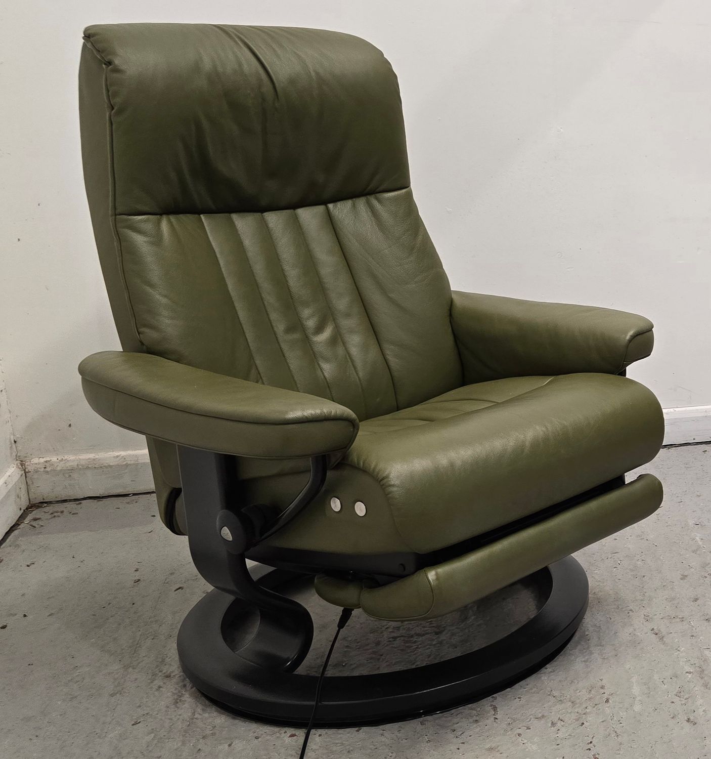 Ekornes Stressless Leather Electric Recliner Chair With Integral Footrest