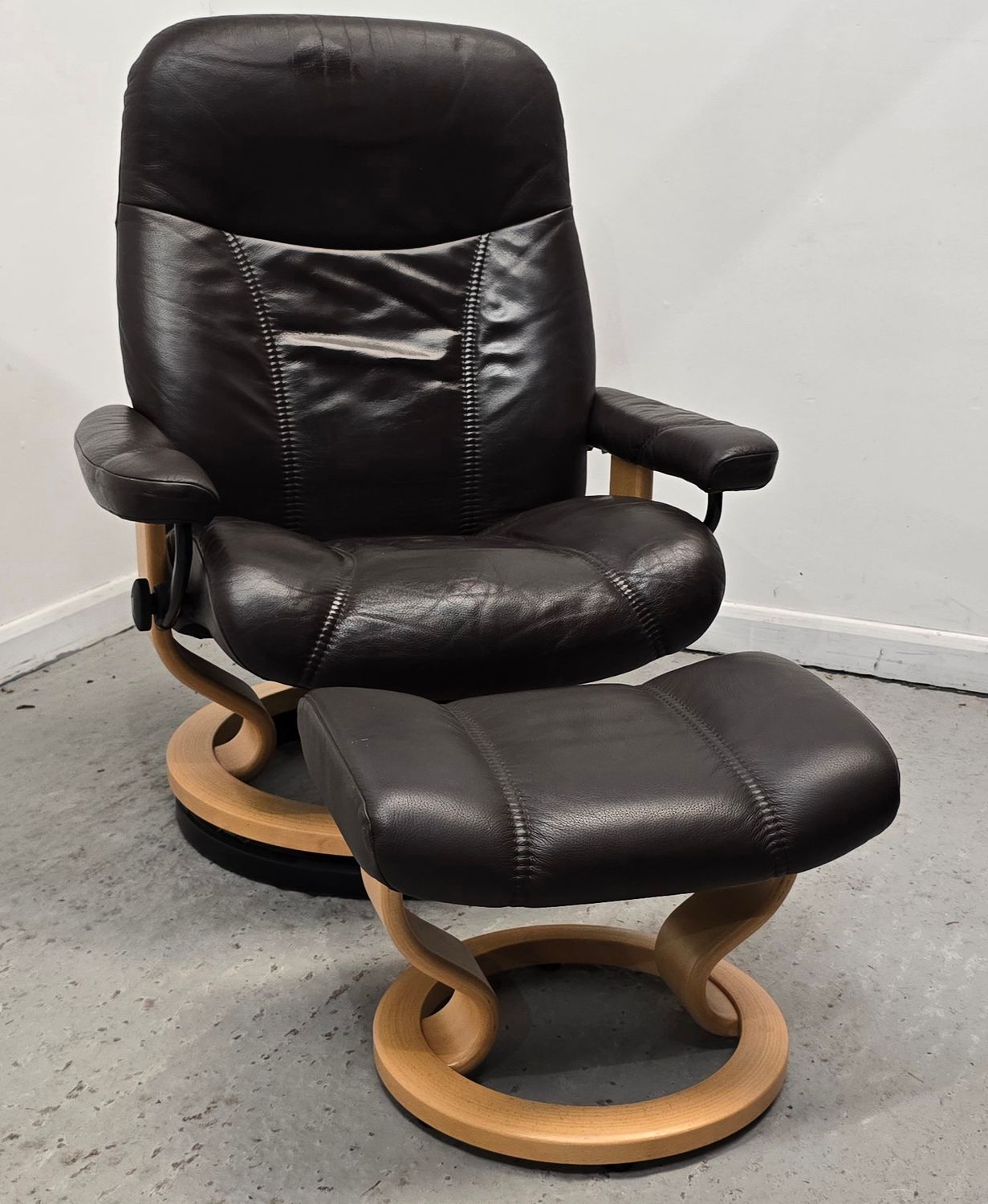 Ekornes Stressless Leather Recliner Chair  With Raiser Ring &amp; Footstool