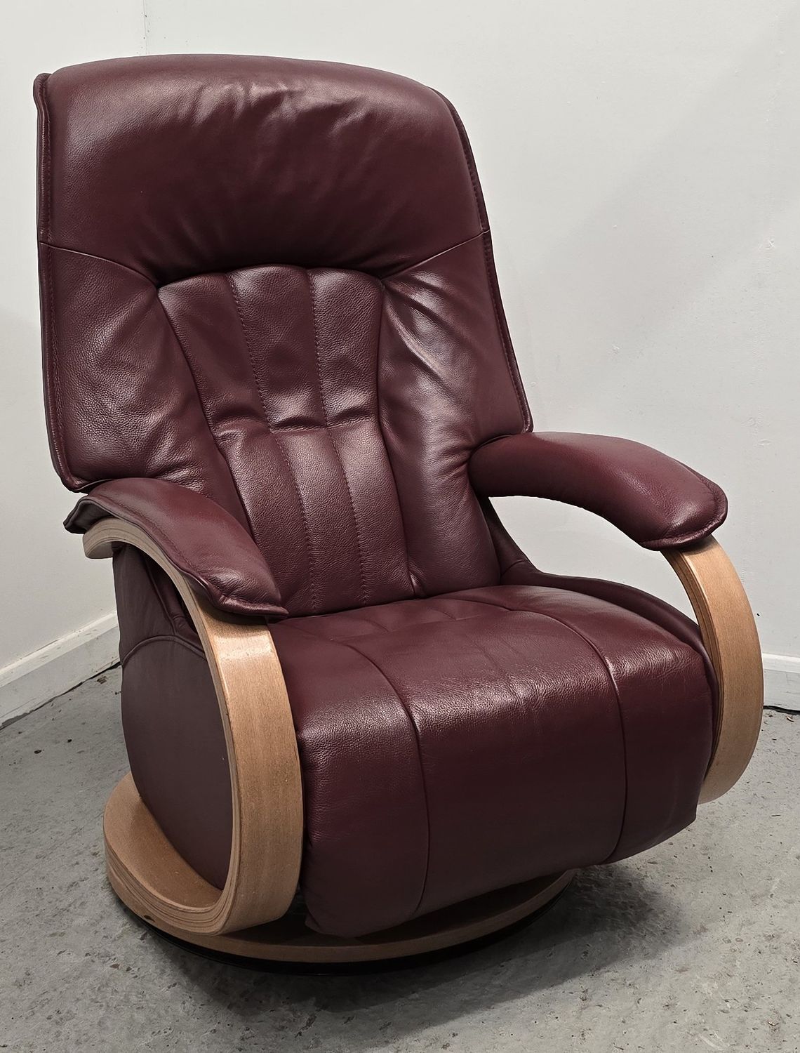 Himolla Rhine Swivel Recliner Leather Chair Integral Footrest