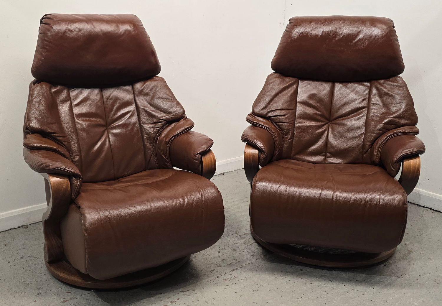 Himolla Chester Swivel Recliner Leather Chairs With Integral Footrests