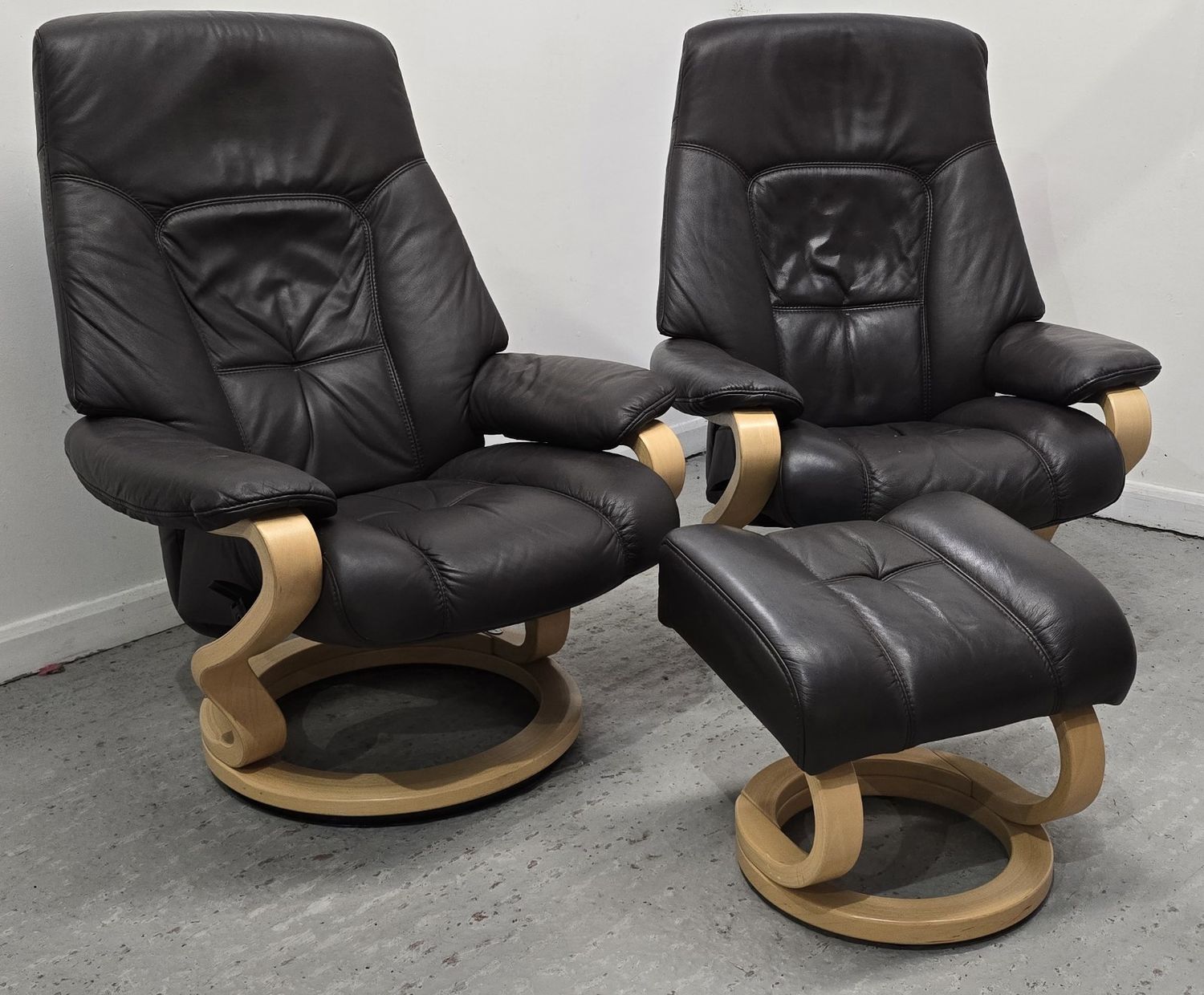 Himolla 2 x Tanat Swivel Recliner Leather Chairs With Footrests