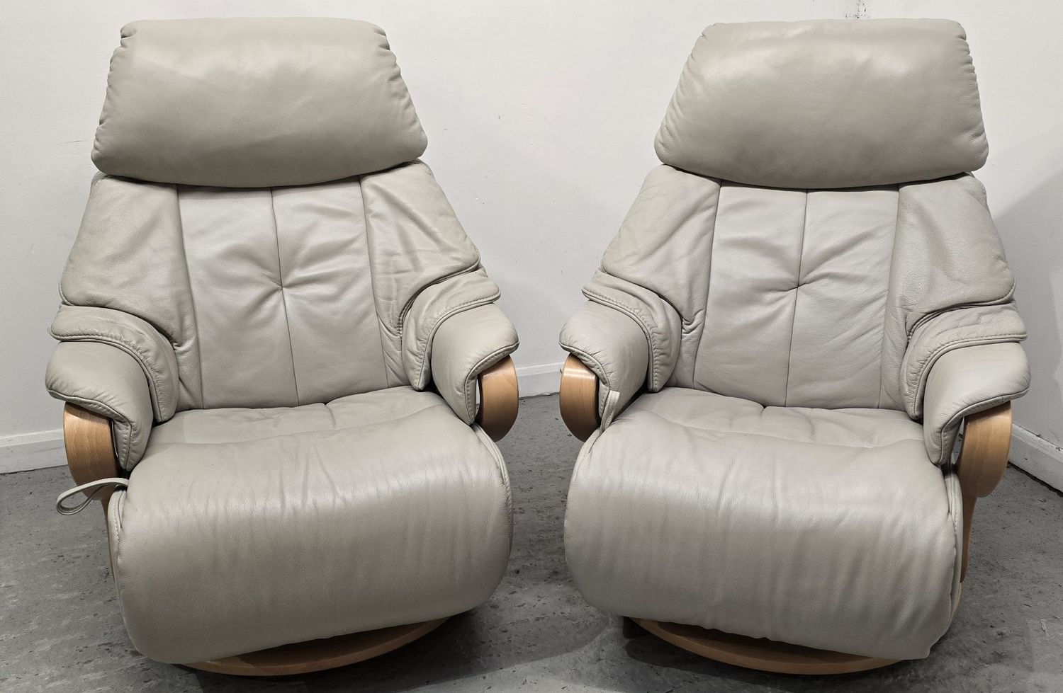 Himolla Chester Swivel Recliner Leather Chairs With Integral Footrests