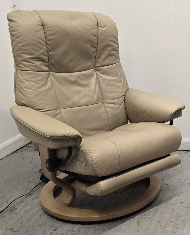 Ekornes Stressless Leather Electric Recliner Chair W/Integral Footrest
