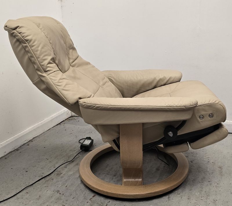 Ekornes Stressless Leather Electric Recliner Chair W/Integral Footrest