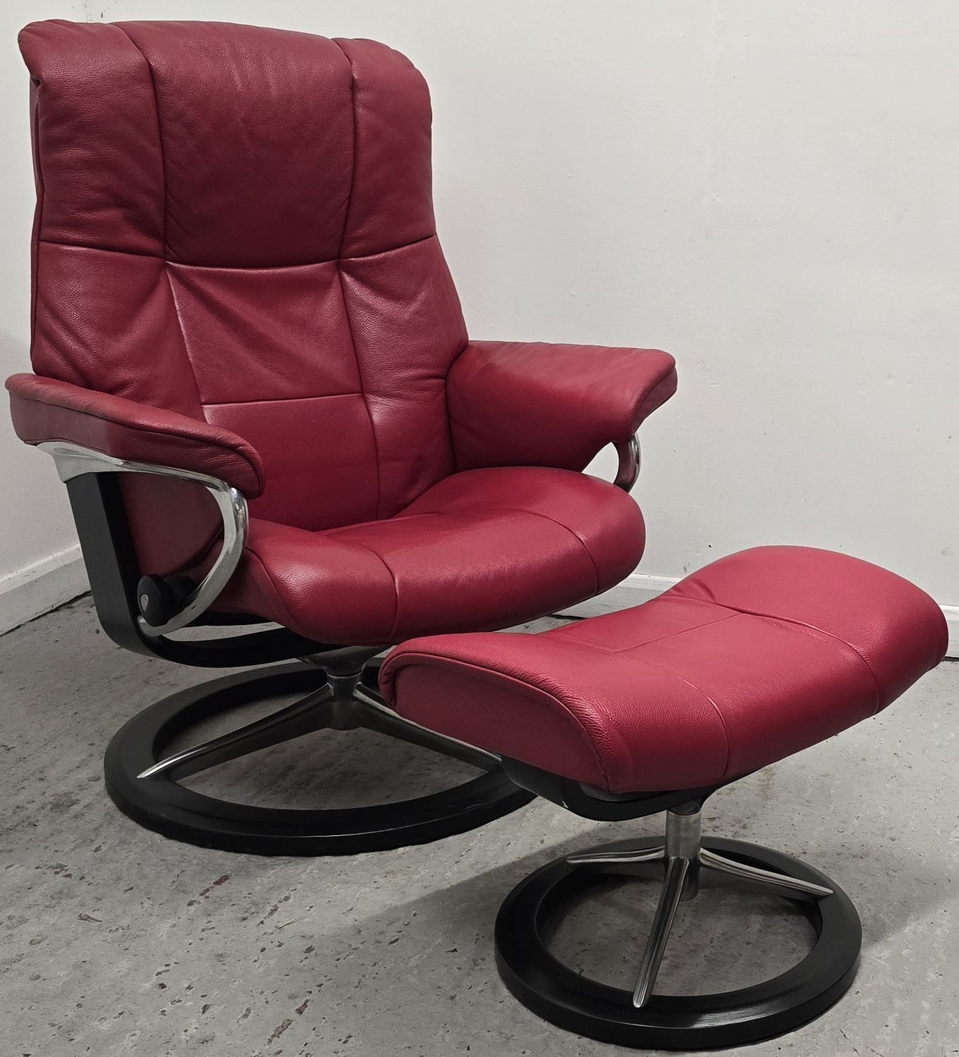 Ekornes Stressless Signature Base Leather Recliner Chair &amp; Stool