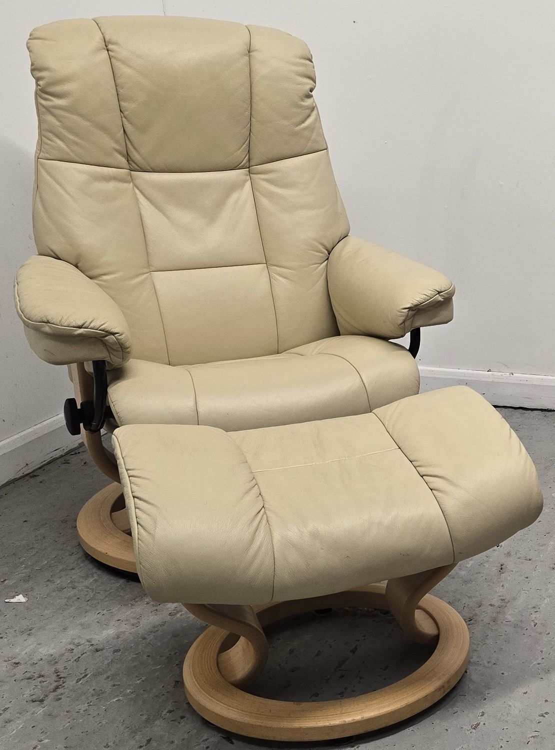 Ekornes Stressless Mayfair Leather Recliner Chair and Footstool