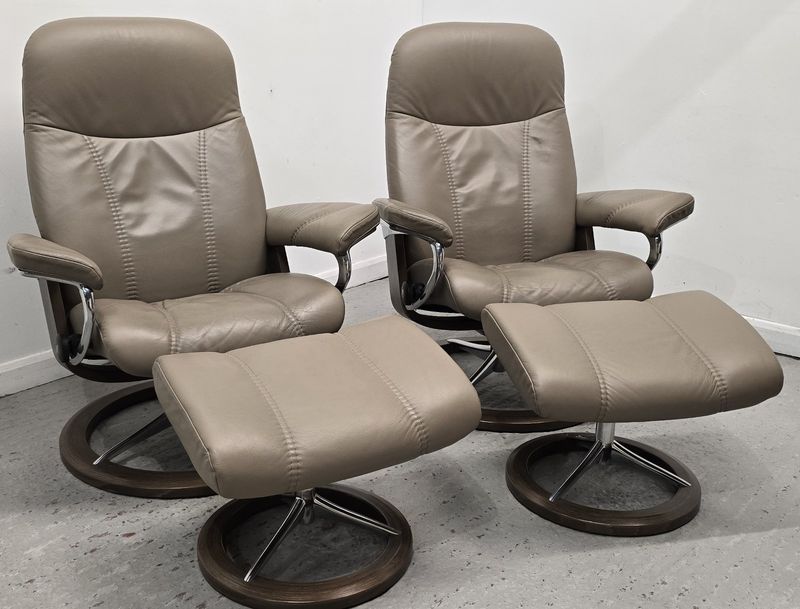 Ekornes Stressless 2 x Signature Base Leather Recliner Chairs &amp; Stools