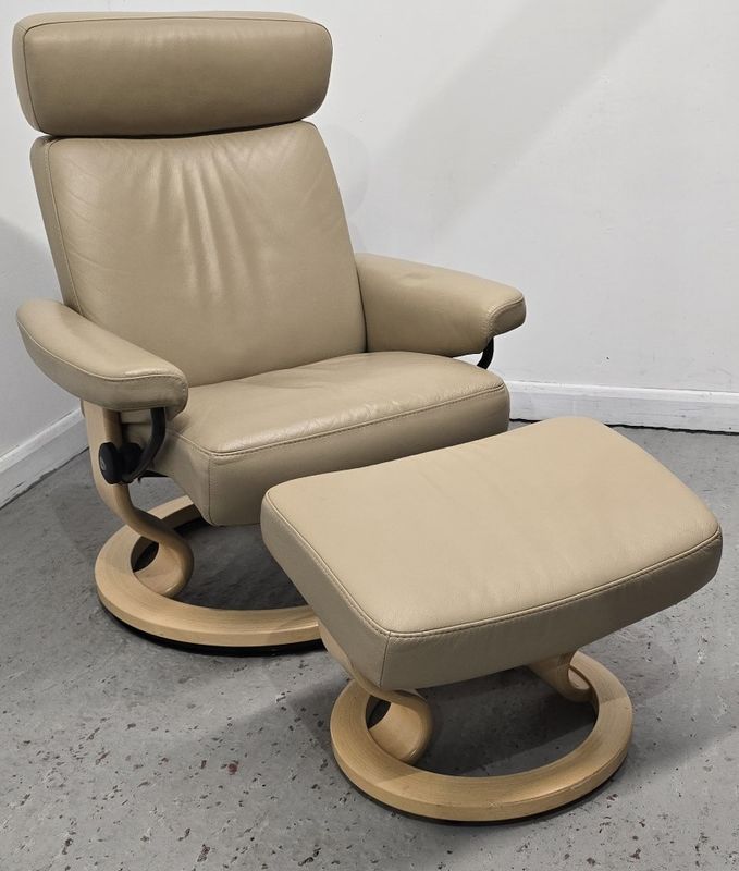Ekornes Stressless Recliner Swivel Leather Chair &amp; Matching Footstool