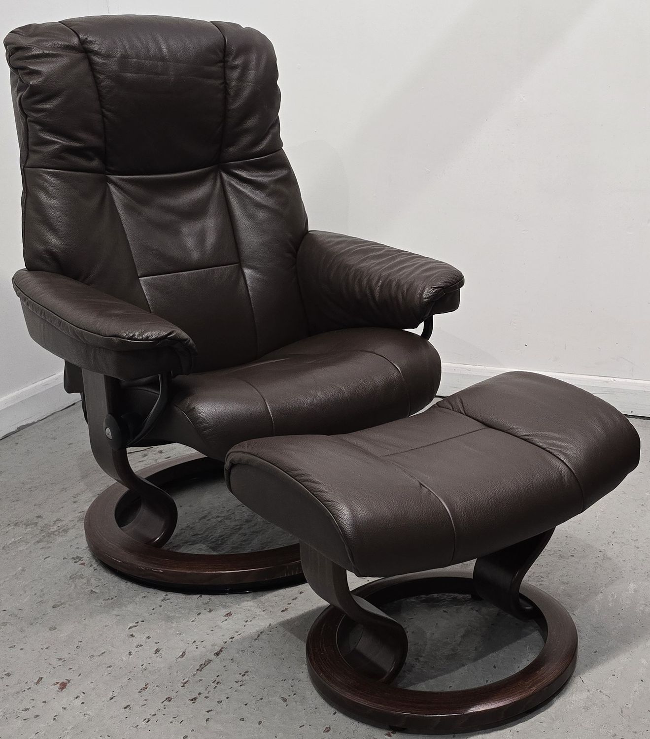 Ekornes Stressless Mayfair Leather Recliner Chair and Footstool