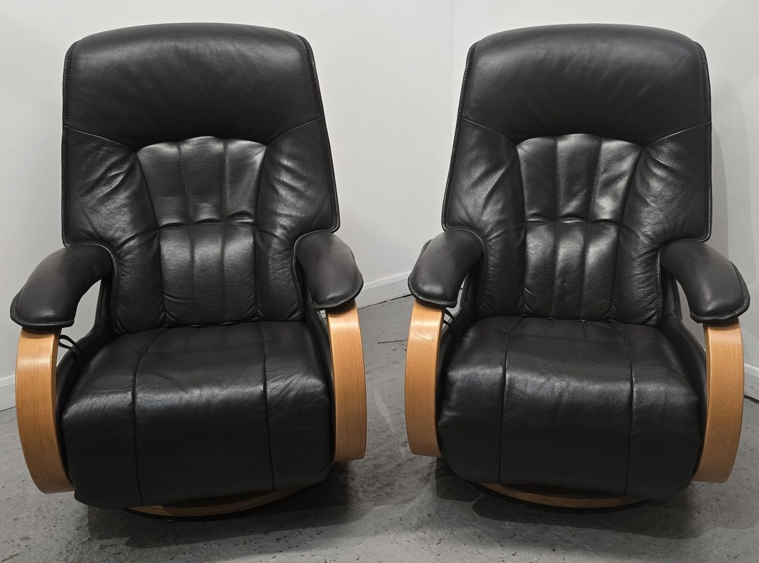 Himolla Rhine Swivel Recliner Leather Chairs With Integral Footrest