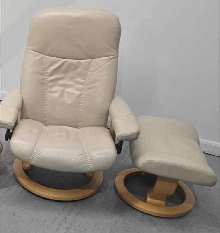 Ekornes Stressless Leather Recliner Chair &amp; Footstool Cream