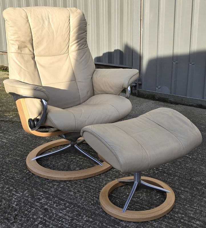 Ekornes Stressless Signature Leather Recliner Chair &amp; Footstool