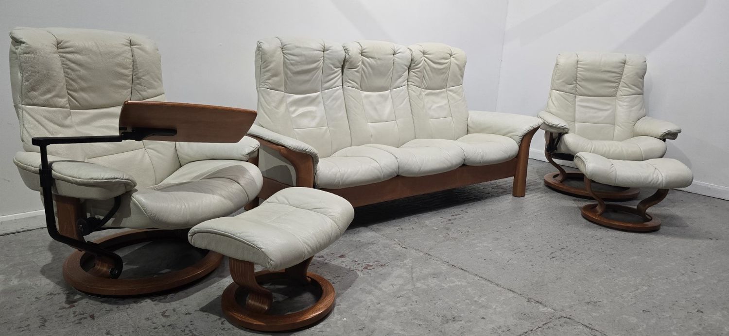 Ekornes Stressless 3 Seater Reclining Sofa &amp; 2 Reclining Chairs With Table