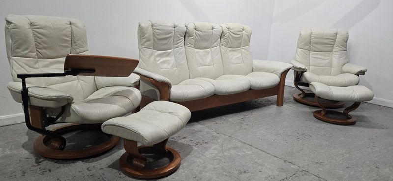 Ekornes Stressless 3 Seater Reclining Sofa &amp; 2 Reclining Chairs With Table