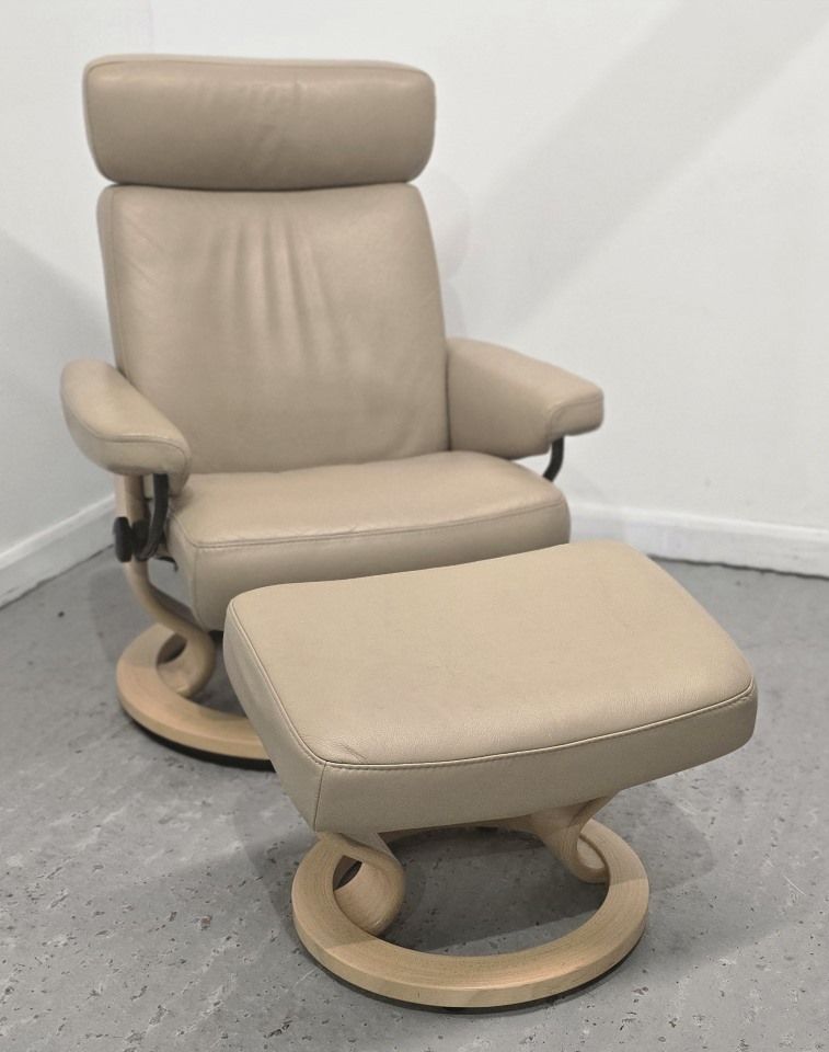 Ekornes Stressless Recliner Swivel Leather Chair &amp; Matching Footstool Sand