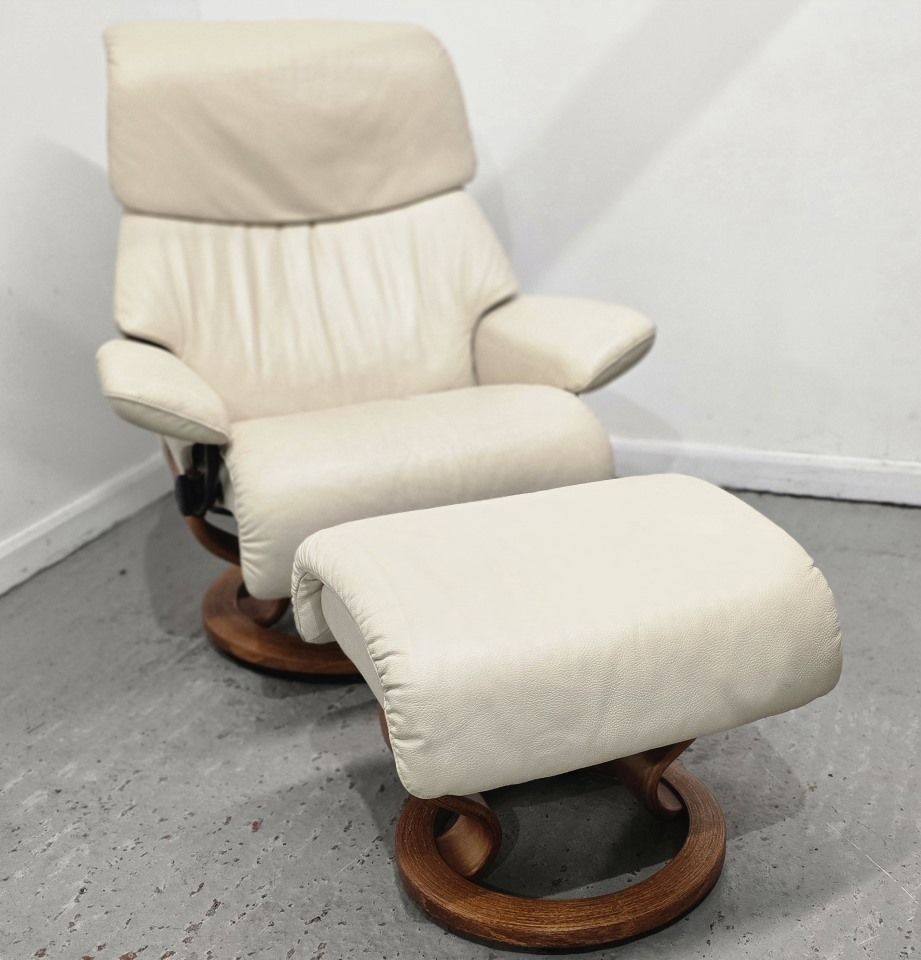 Ekornes Stressless Batick Leather Recliner Swivel Chair