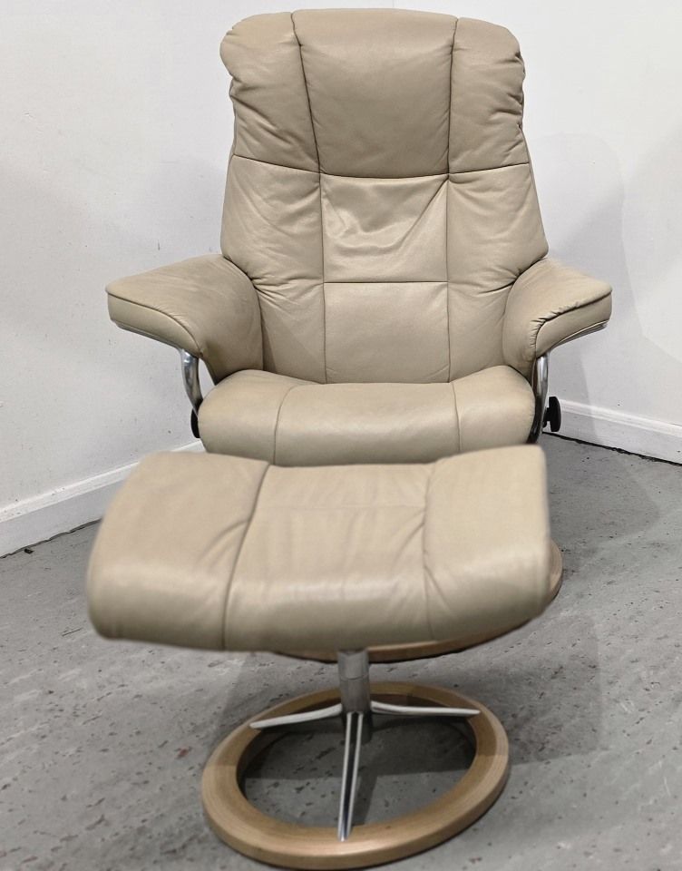 Ekornes Stressless Signature Base Leather Recliner Chair &amp; Stool
