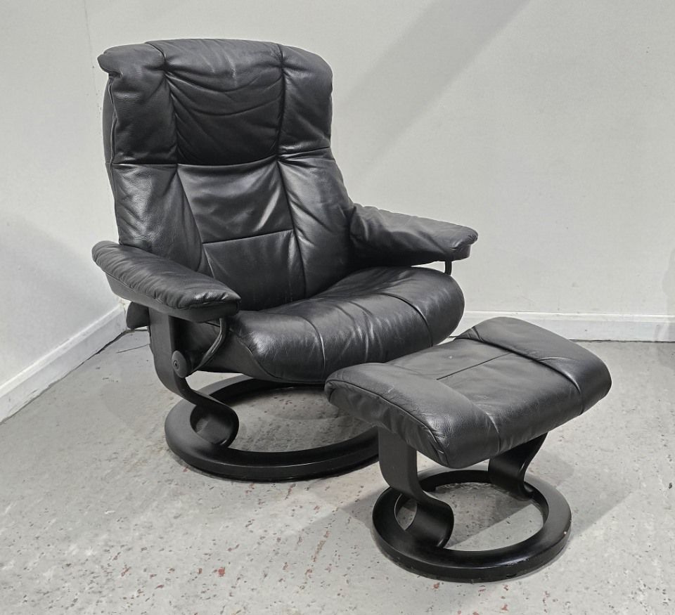Ekornes Stressless Mayfair Leather Recliner Chair and Footstool