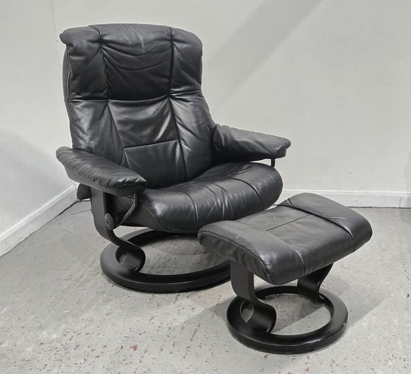 Ekornes Stressless Mayfair Leather Recliner Chair and Footstool