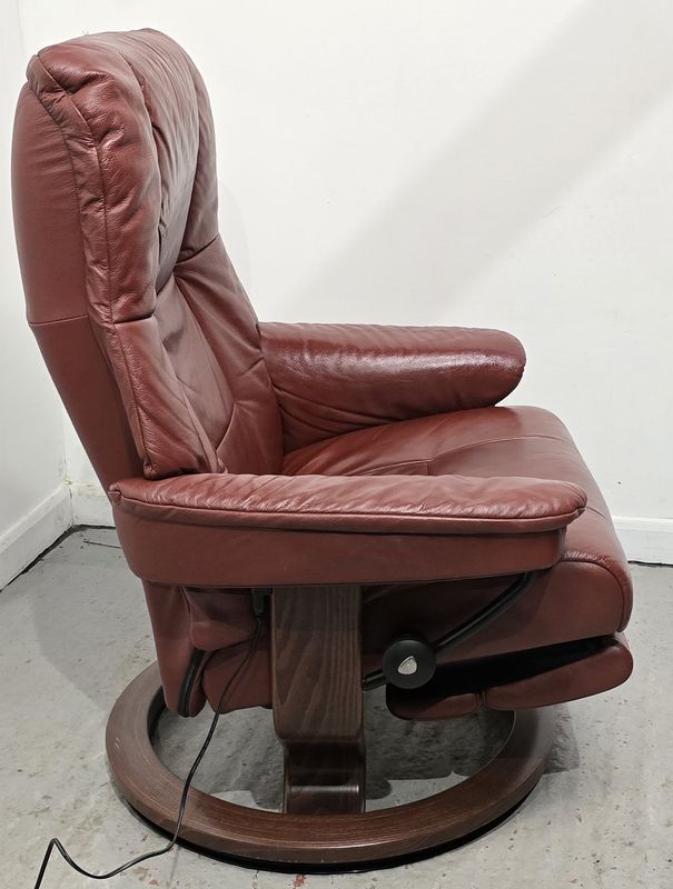 Ekornes Stressless Leather Electric Recliner Chair W/Integral Footrest