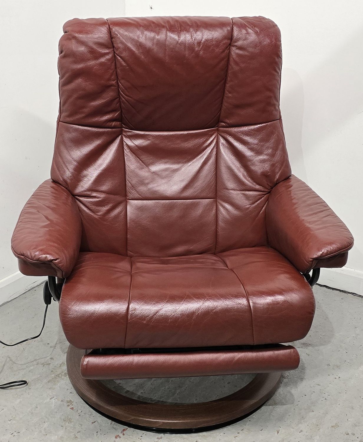 Ekornes Stressless Leather Electric Recliner Chair W/Integral Footrest