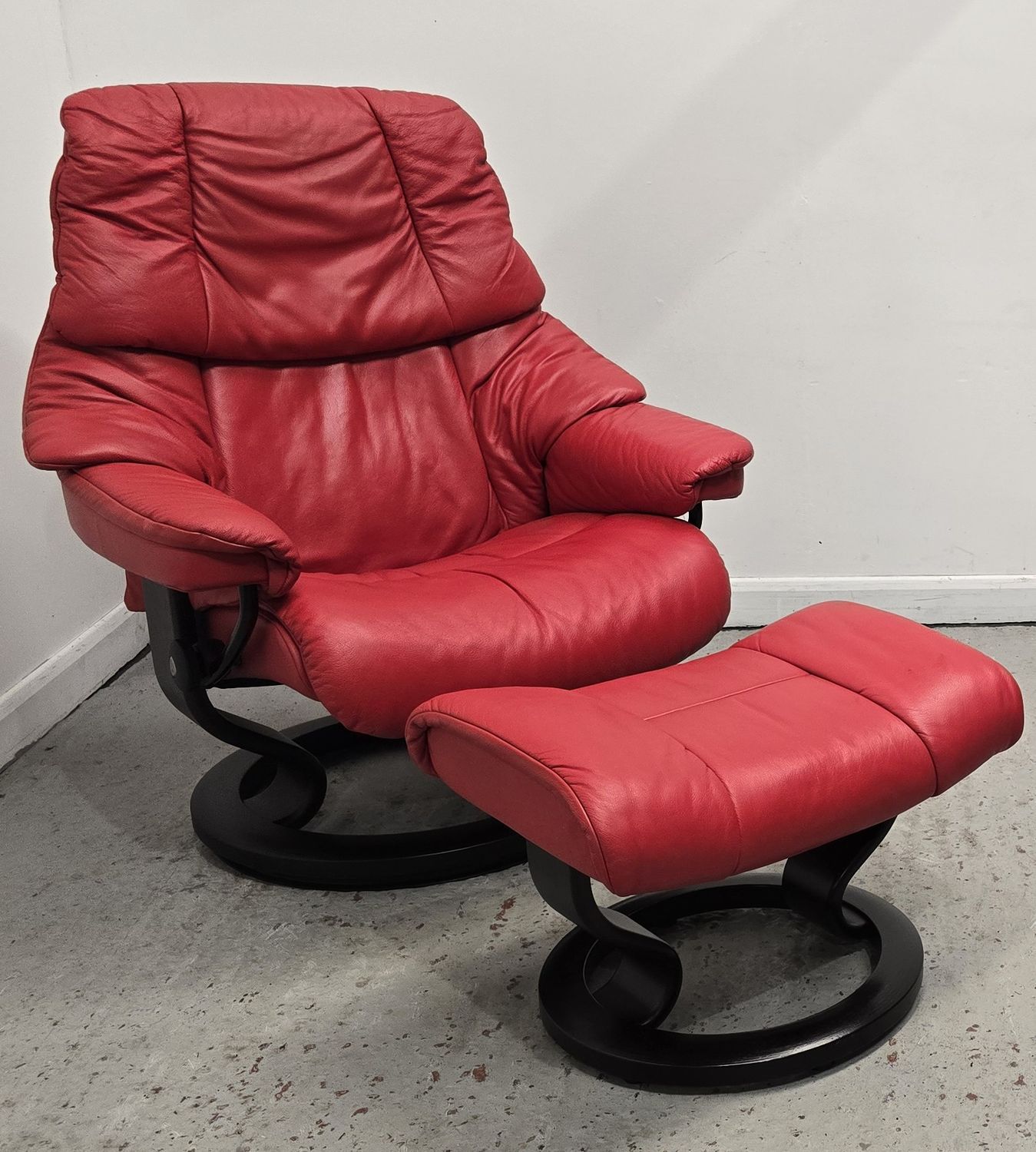 Ekornes Stressless Recliner Swivel Leather Chair