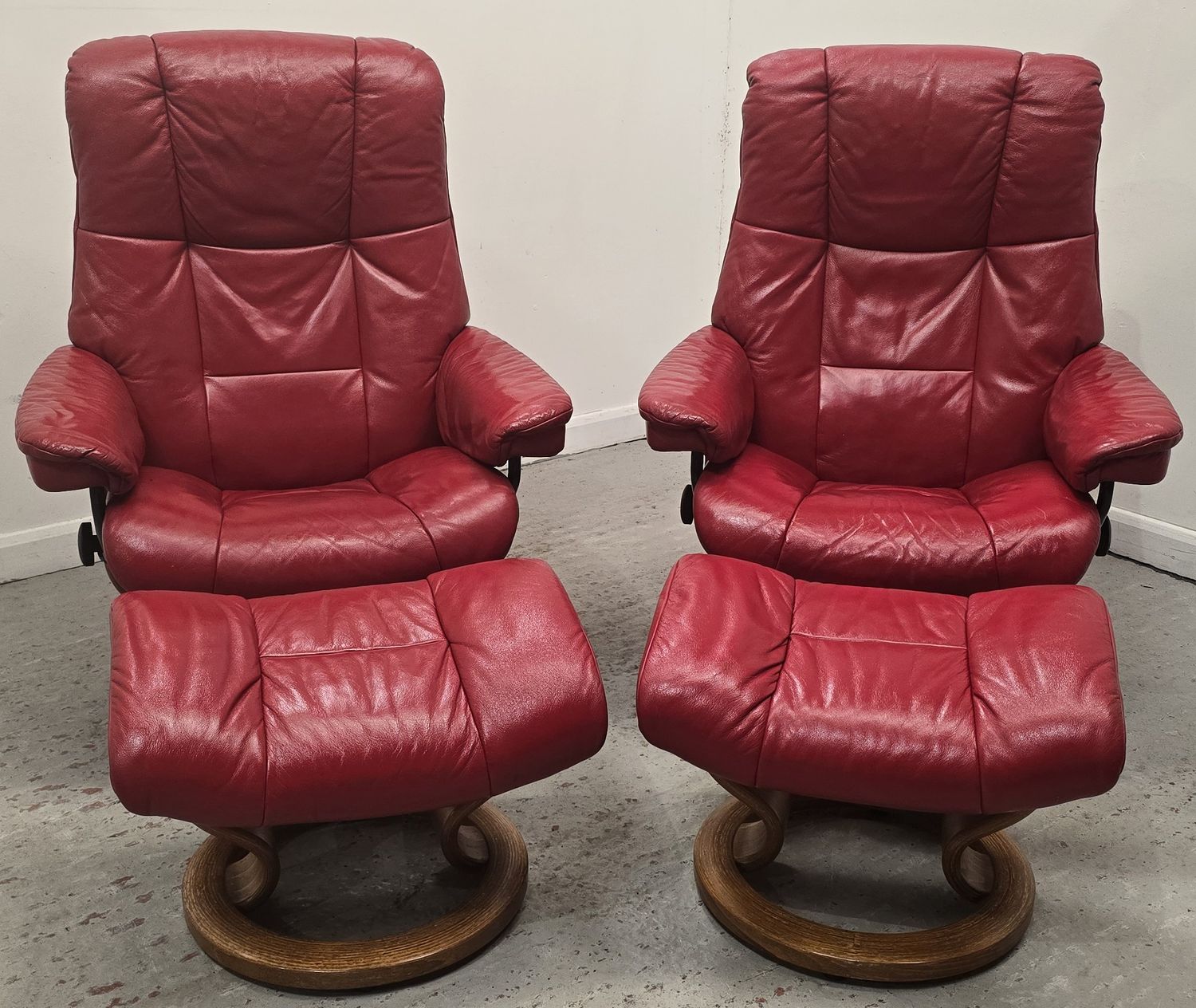 Ekornes Stressless Mayfair 2 x Leather Recliner Chairs With Footstools