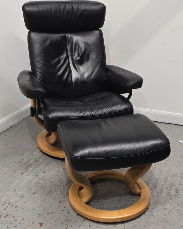 Ekornes Stressless Recliner Swivel Leather Chair and Matching Footstool