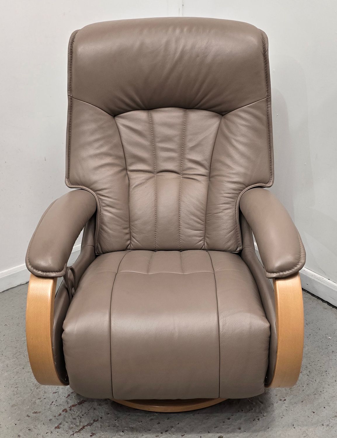 Himolla Rhine Swivel Recliner Leather Chair With Integral Footrest